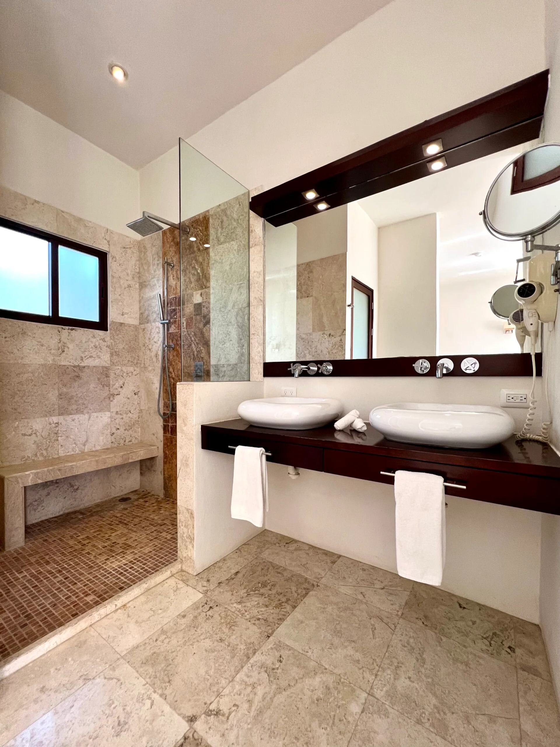 A302S-bathroom-1-scaled